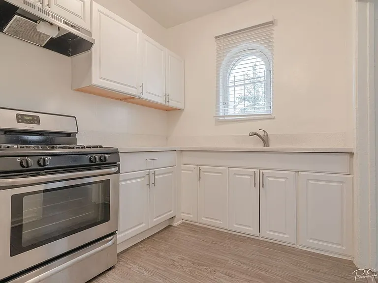 130 N Westmoreland Ave — Photo 3