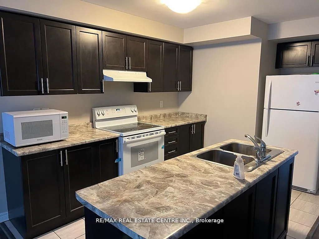 4 bed, $2,399 — Photo 2