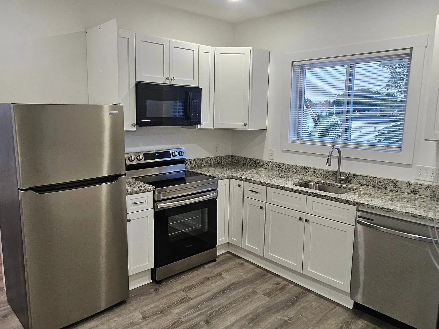 3 bed, 1100 sqft, $2,500 — Photo 3