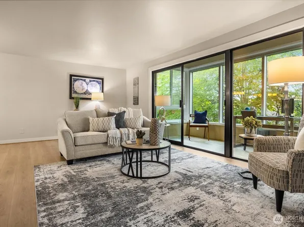 5101 NE 55th Street #103, Seattle, WA 98105