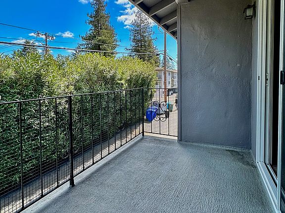 5th image of 510 Walker Dr APT 8