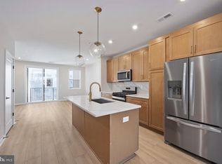 14377 Glen Manor Dr, Chantilly, VA 20151