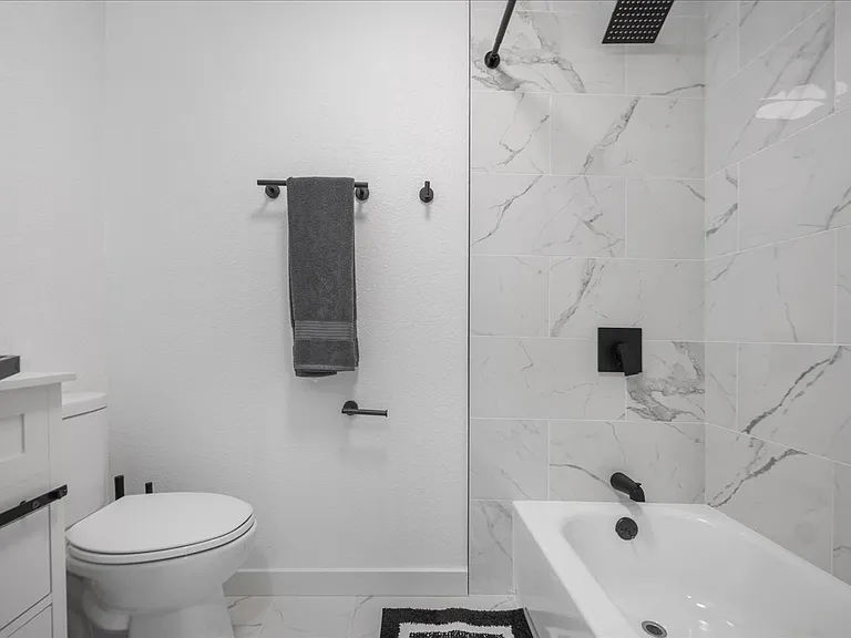 6413 Chimney Creek Cir — Photo 6