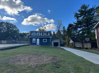 733 Lake Dr, Youngstown, OH