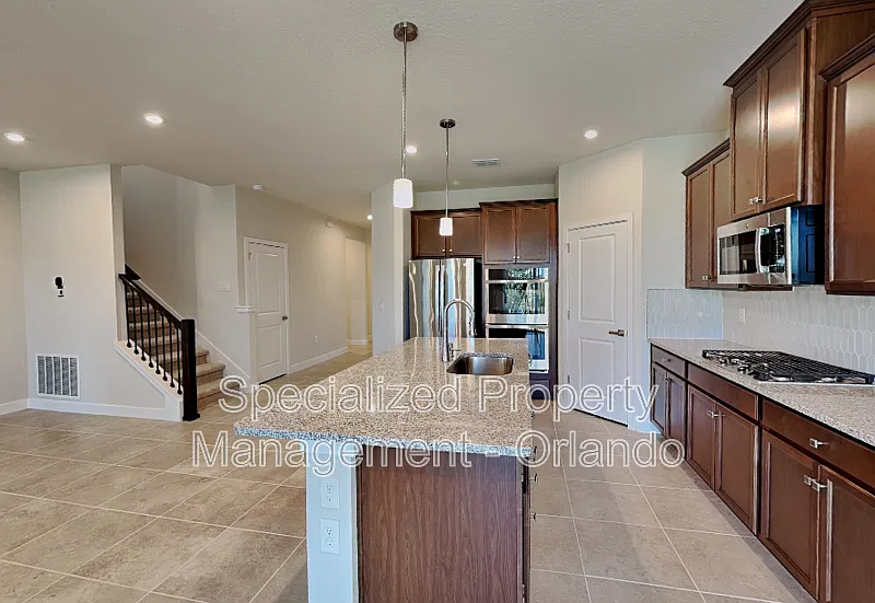 4 bed, 2.0 bath, 2021 sqft, $2,499 — Photo 3