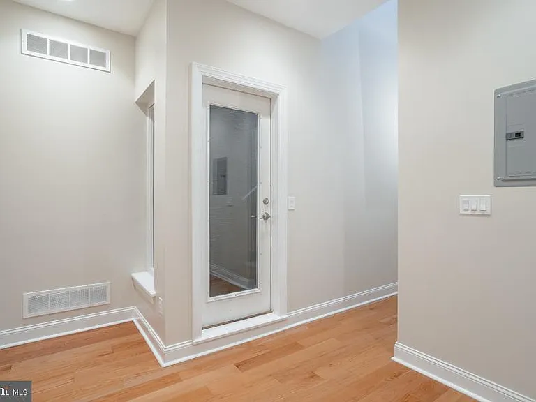 724 N 3rd St #2F — Photo 10