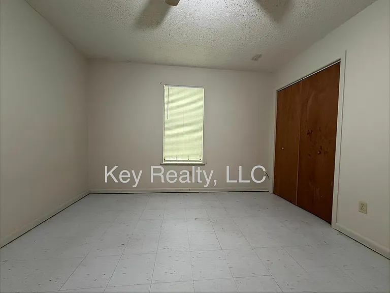 2519 Llewellyn Dr — Photo 4