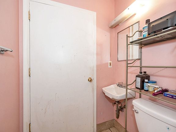 4th image of 44 Bradley St #44