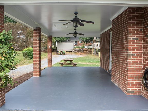 2nd image of 228 Oakdale Cir