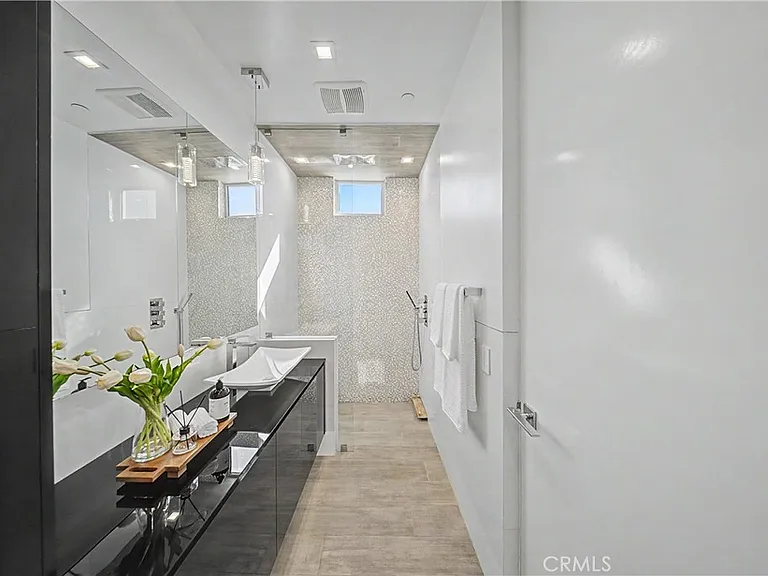9459 Beverly Crest Dr — Photo 37