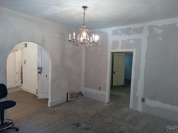 4th image of 525 Van Buren St