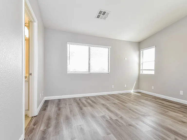 2216 Jardine Ave — Photo 9