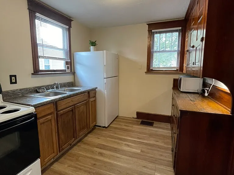 1204 Memorial Ave #3 — Photo 8