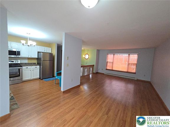 4th image of 322 Coach Rd