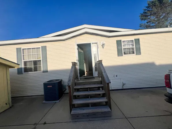 2729 Harbour Ct, Lapeer, MI 48446