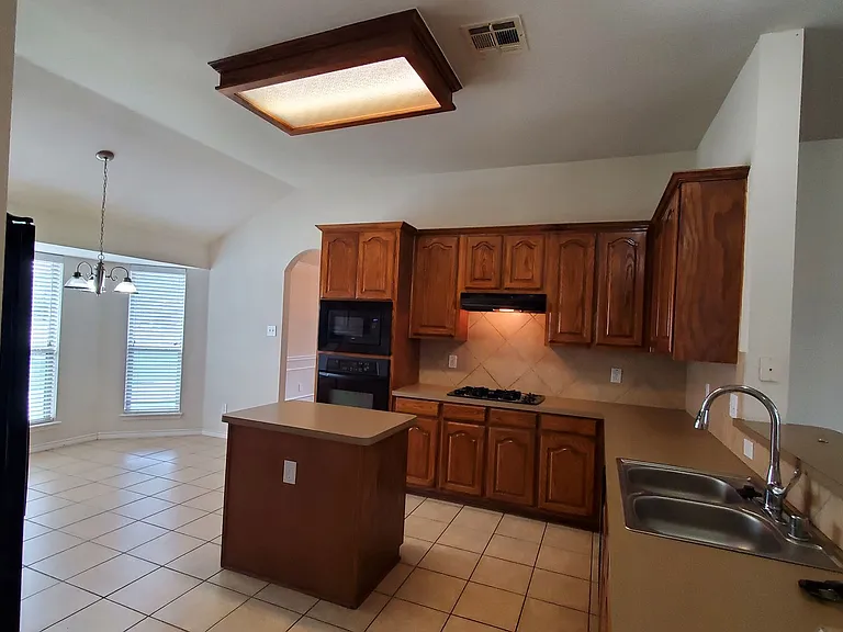 301 Ponderosa Trl — Photo 3