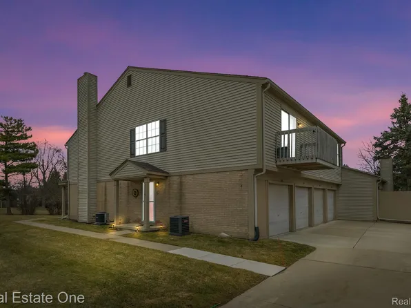 3116 Hidden Ridge Dr, Waterford, MI 48328