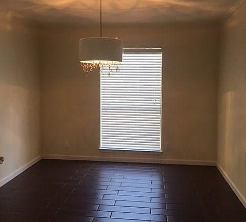 3rd image of 6325 Glenmoor Dr