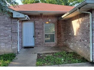 615 Yarrow Cir, Dallas, TX 75217