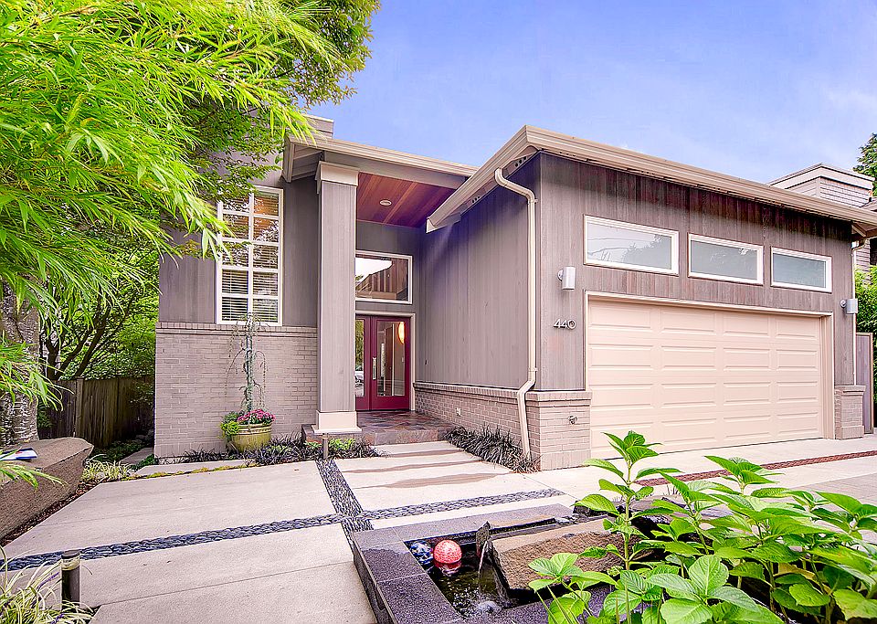 1st image of 440 4th Ave S