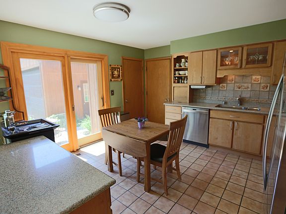3rd image of 222 Sunshine Dr
