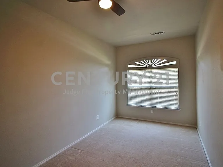 2816 Park Springs Dr — Photo 23