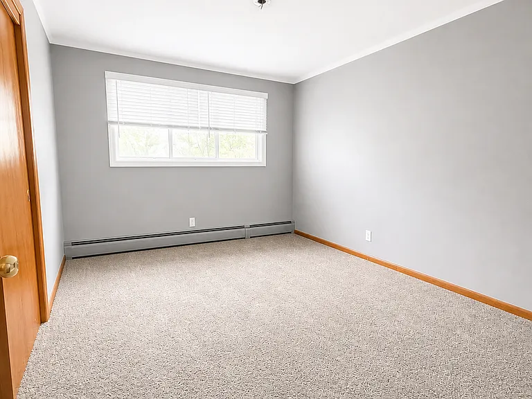 1536 W Auburn Rd — Photo 10