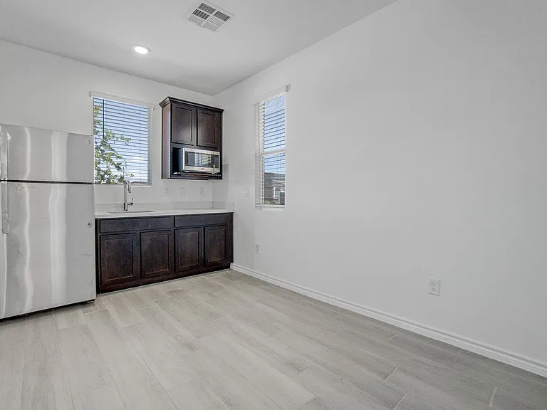 9770 Redwood Cascade St — Photo 21