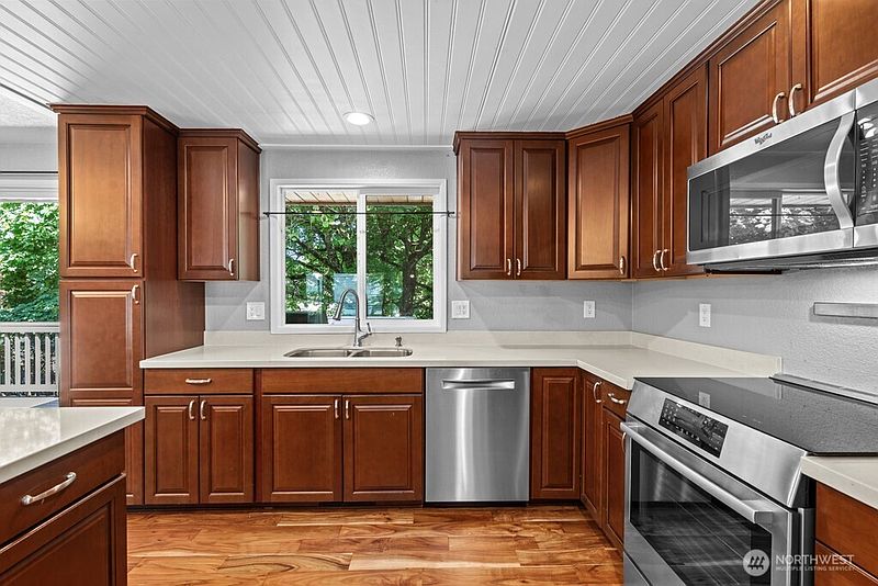 5th image of 10429 34th Drive SE
