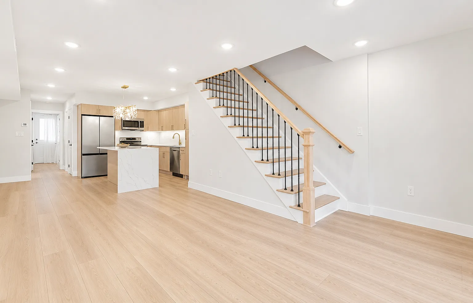 3 Darien — Photo 4
