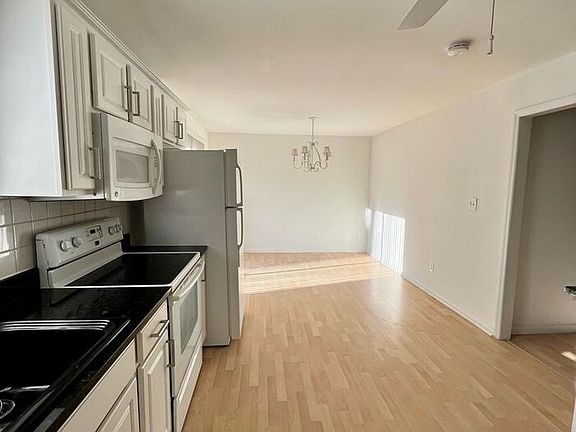 5th image of 9600 Fir Knoll Ct