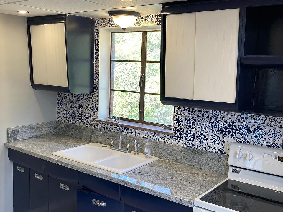 1st image of 1170 Towne St #2