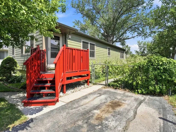 207 8th Ave, Belle Fourche, SD 57717
