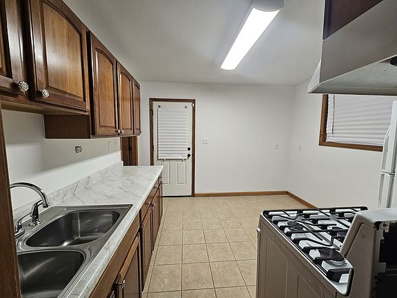 4th image of 2226 Marmion Ave
