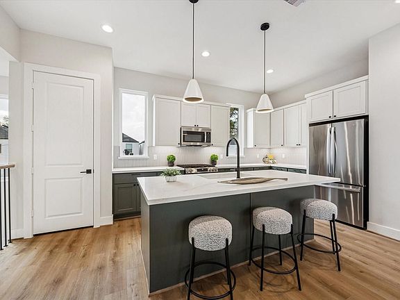 2nd image of 526 Janisch Rd