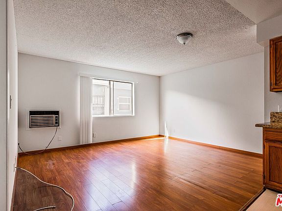 4th image of 820 S Saint Andrews Pl #202
