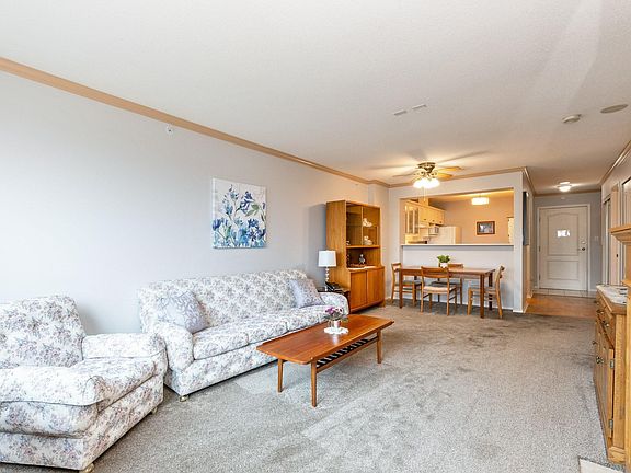 5th image of 12148 224th St #809