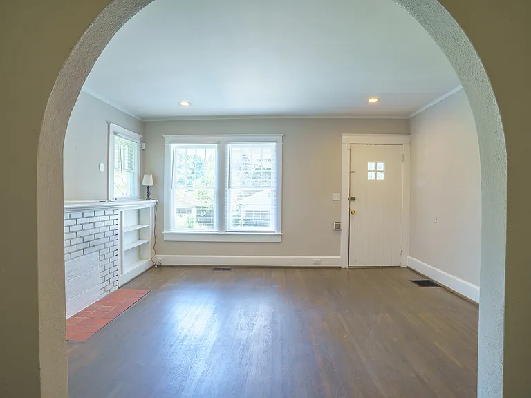 808 11th Ave — Photo 8