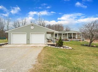 5800 Farm Hill Dr, Lapeer, MI 48446