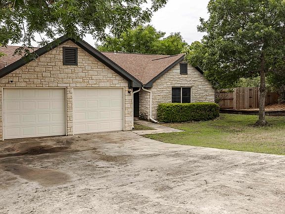 2nd image of 611 Oak Hollow Dr