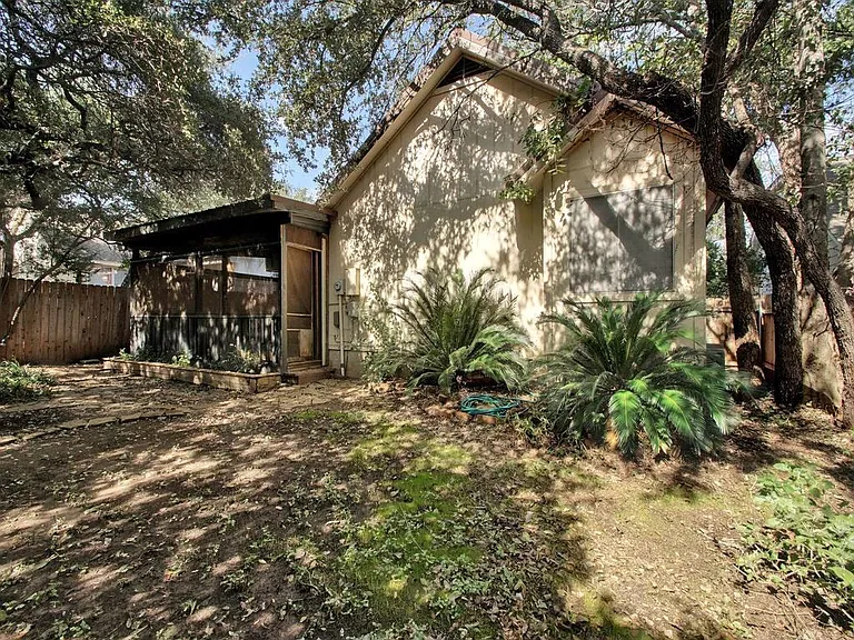 6305 Evangeline Trl — Photo 26