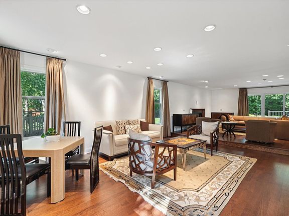 4th image of 140 Doral Ct