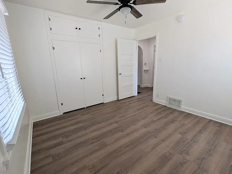 728 Locust St — Photo 10
