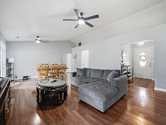 5th image of 4501 W Grand Ronde Ave