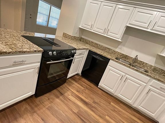 Good size kitchen with plenty of cabinet space with granite countertops