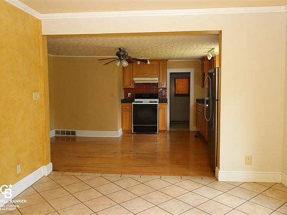 3rd image of 707 W Wilde St