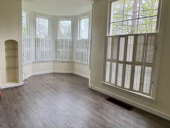 3rd image of 424 N Yakima Ave #1
