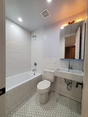 Rented by Evergreen Realty & Investments | media 16