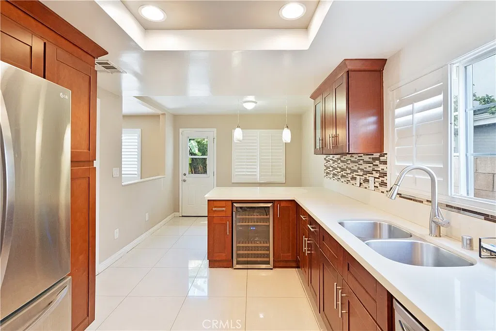 3 bed, 2031 sqft, $4,795 — Photo 4