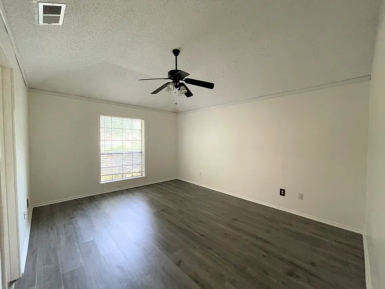 621 Phillips Dr — Photo 14